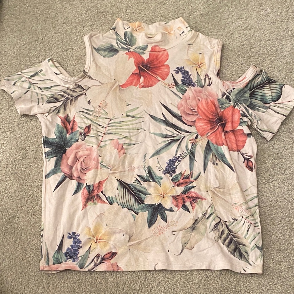 Gaze Floral Short Sleeve shoulder cutout shirt